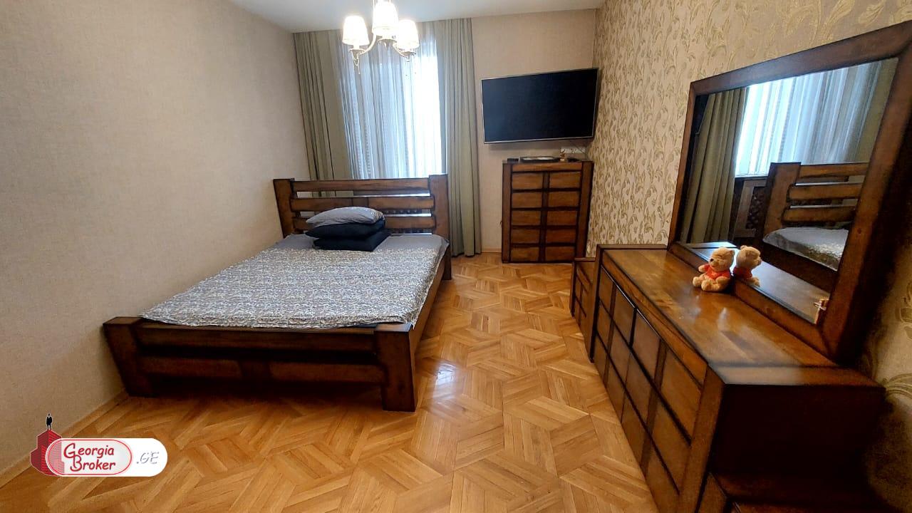 ქირავდება ახალი გარემონტებული 10 ოთახიანი სახლი ლოტკინზე