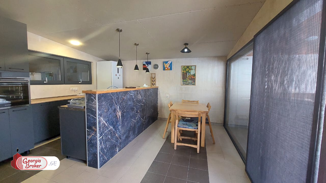 в аренду дом с новым ремонтом 8-комнат