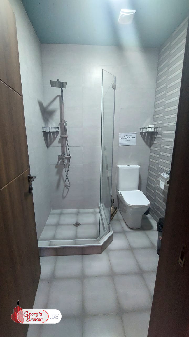 в аренду дом с новым ремонтом 8-комнат