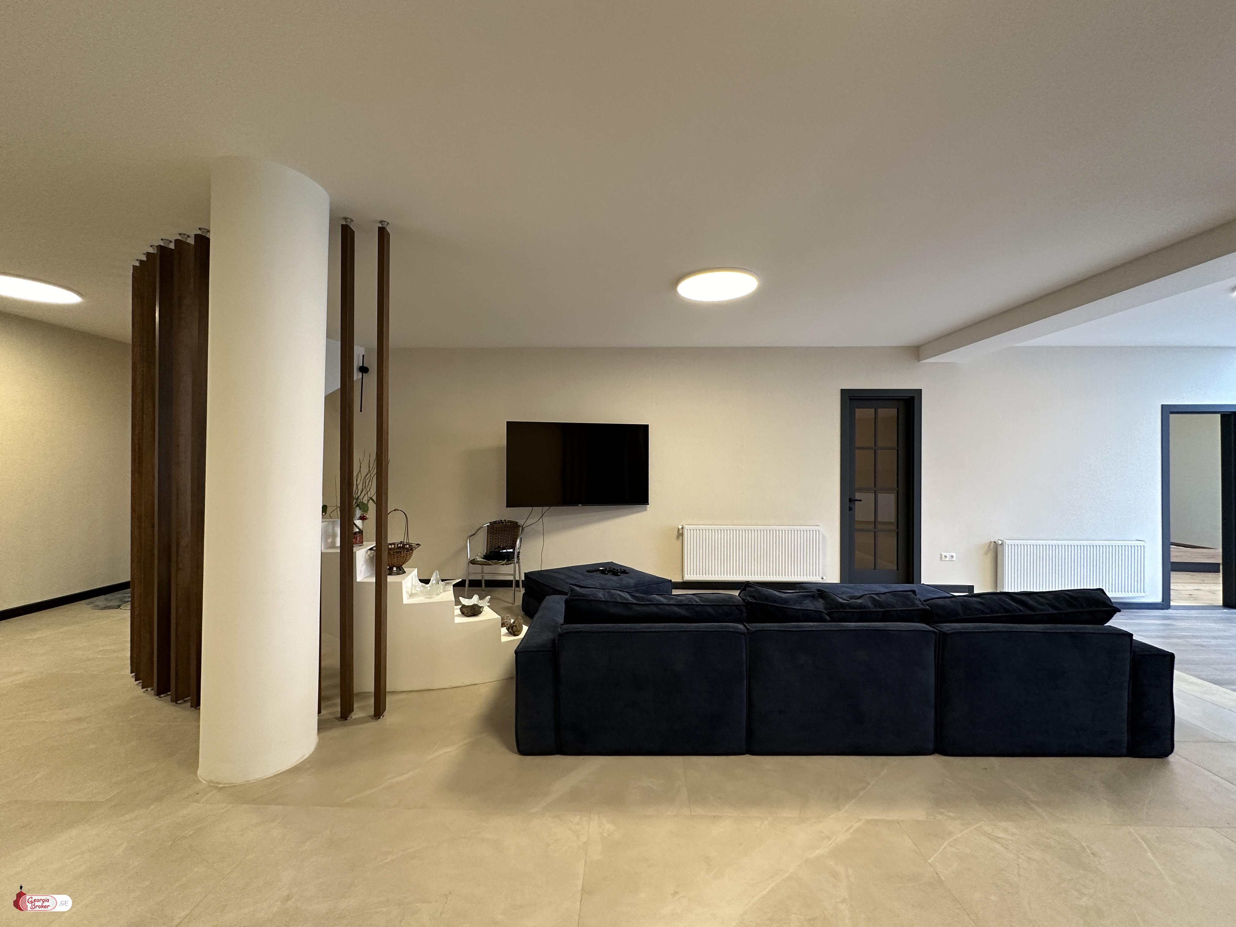 nearly repaired 5-room apartment for rent