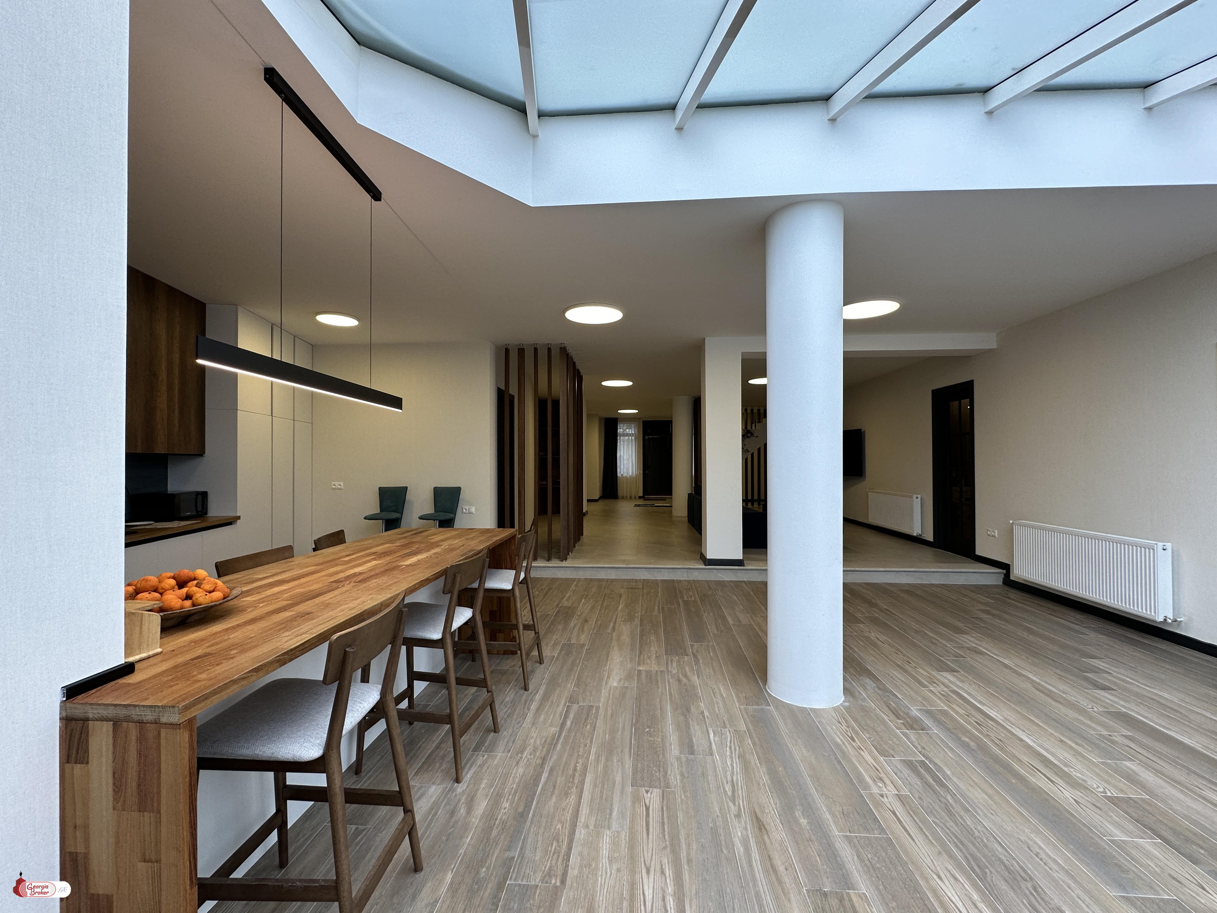 nearly repaired 5-room apartment for rent