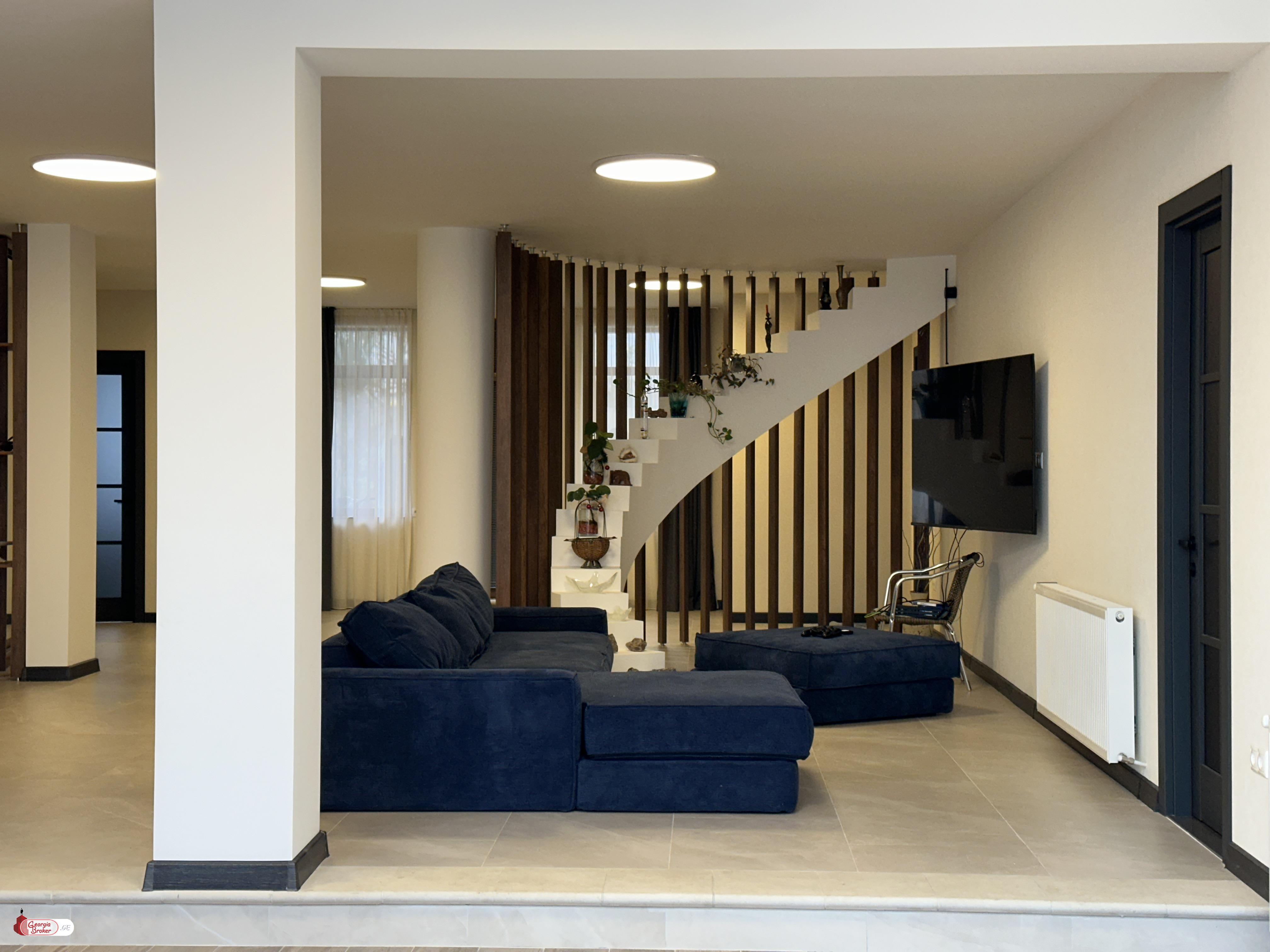 nearly repaired 5-room apartment for rent