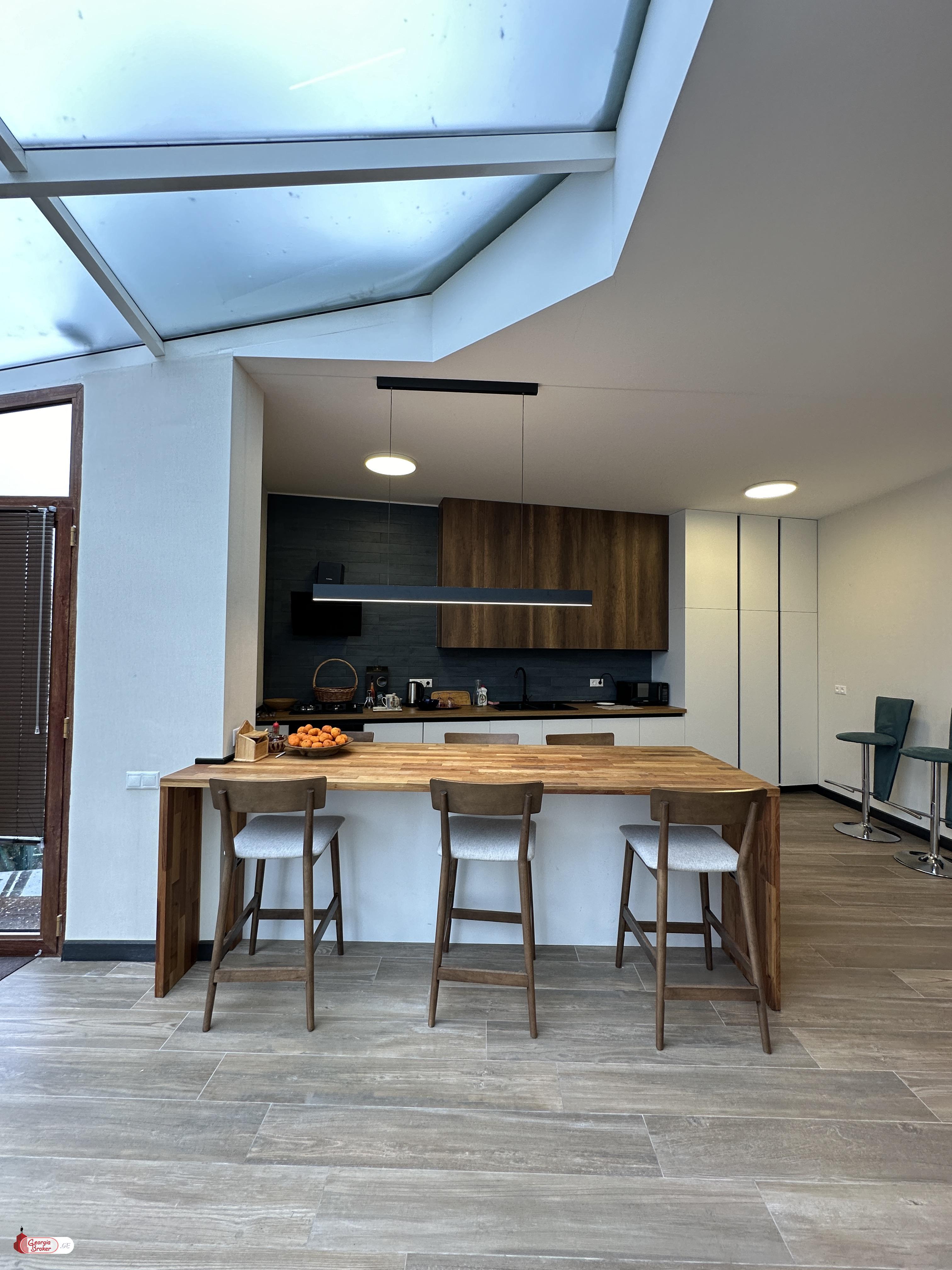 nearly repaired 5-room apartment for rent