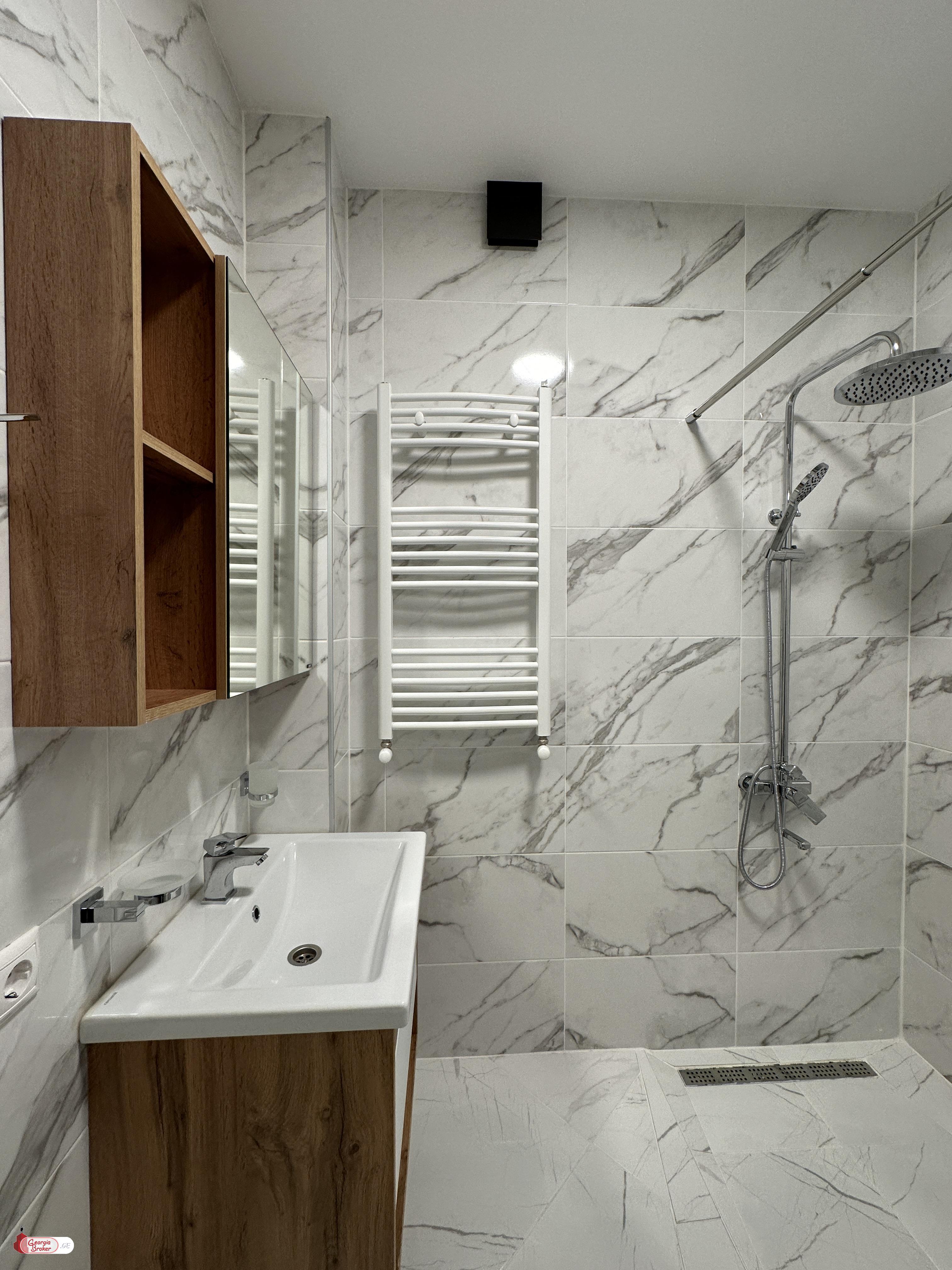 nearly repaired 5-room apartment for rent