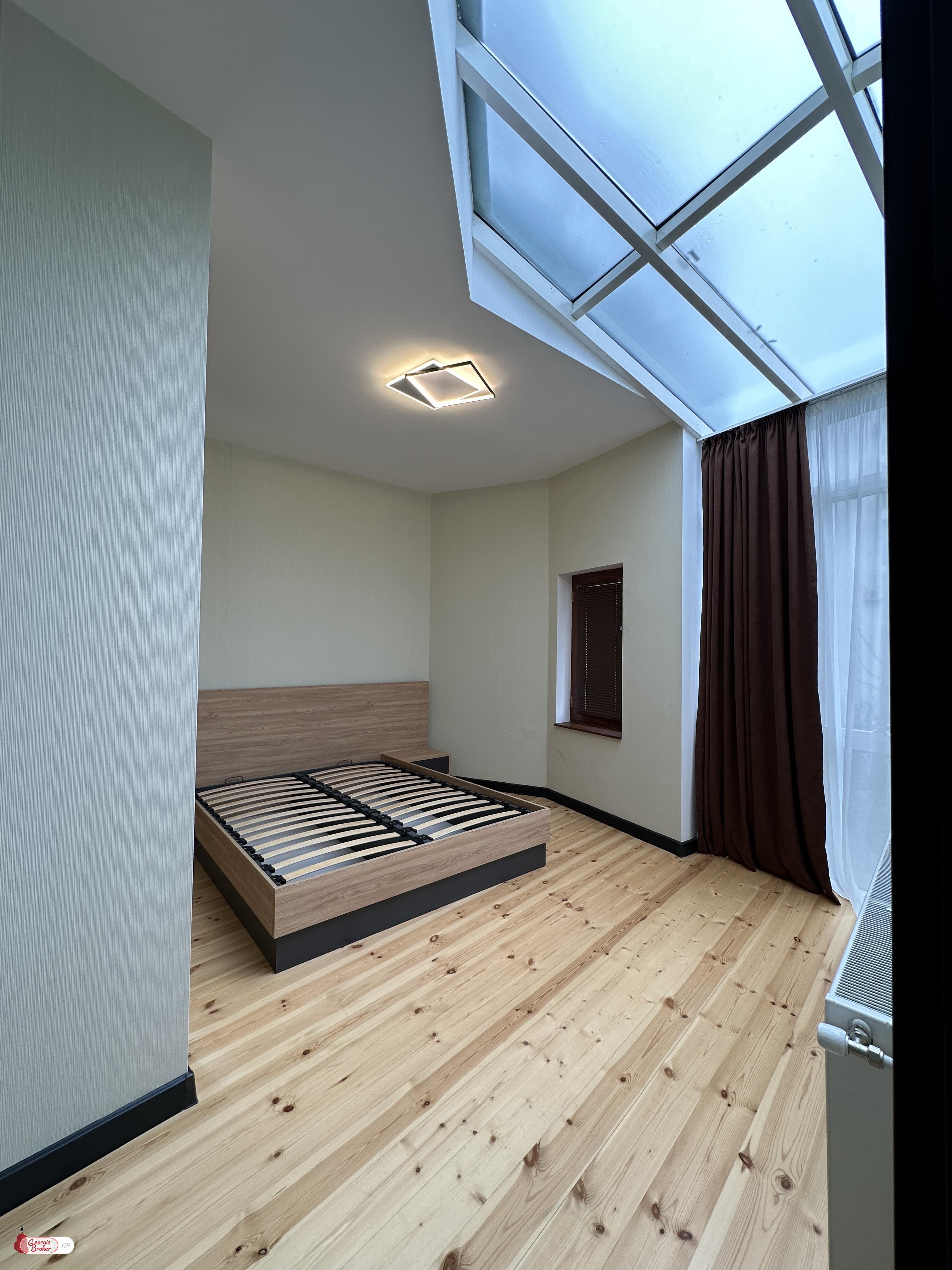 nearly repaired 5-room apartment for rent