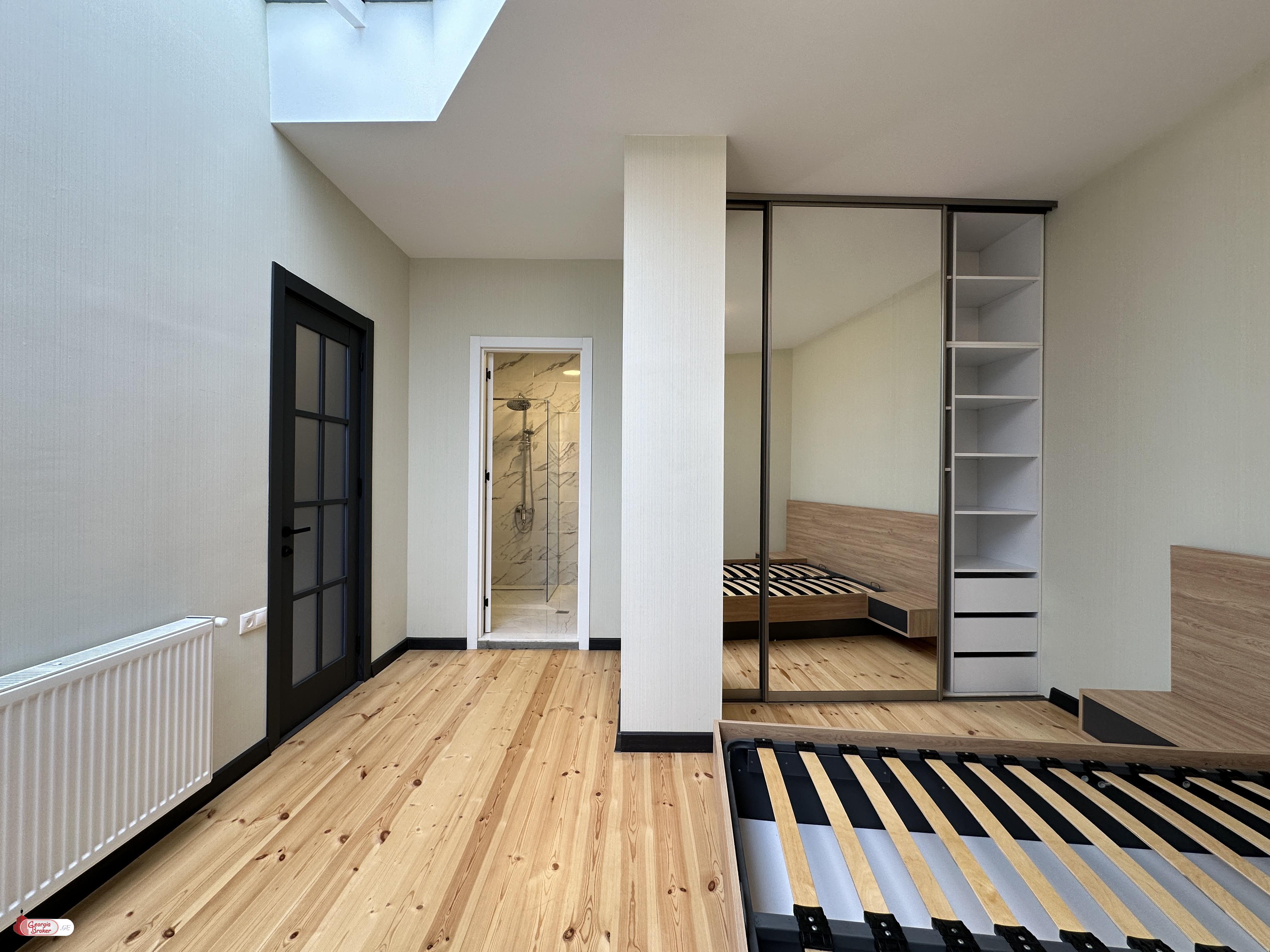 nearly repaired 5-room apartment for rent