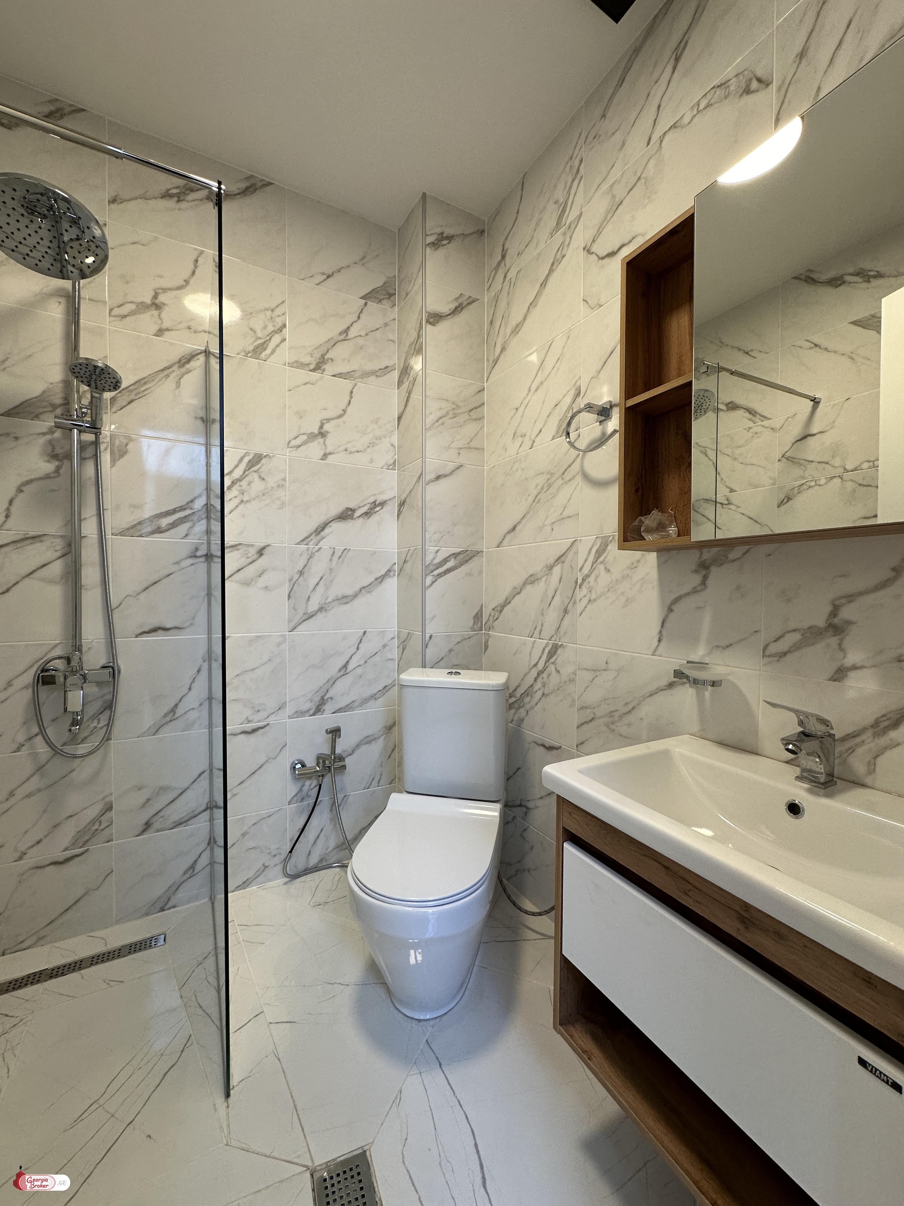 nearly repaired 5-room apartment for rent