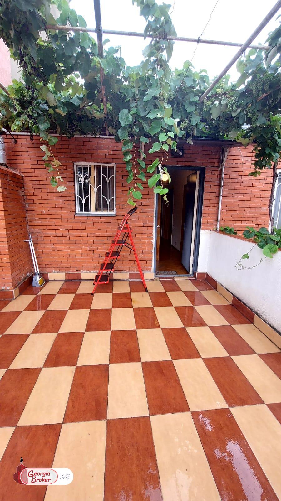 nearly repaired 7-room house for rent