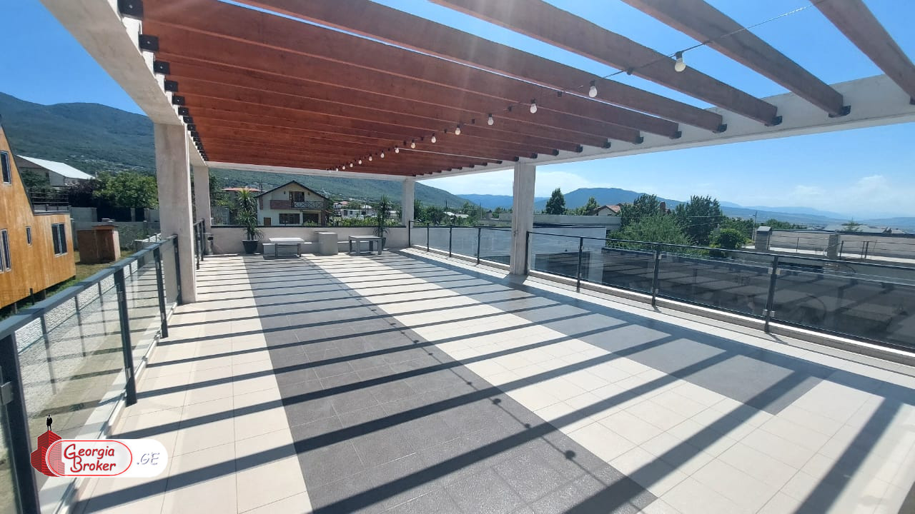 в аренду дом с новым ремонтом 8-комнат