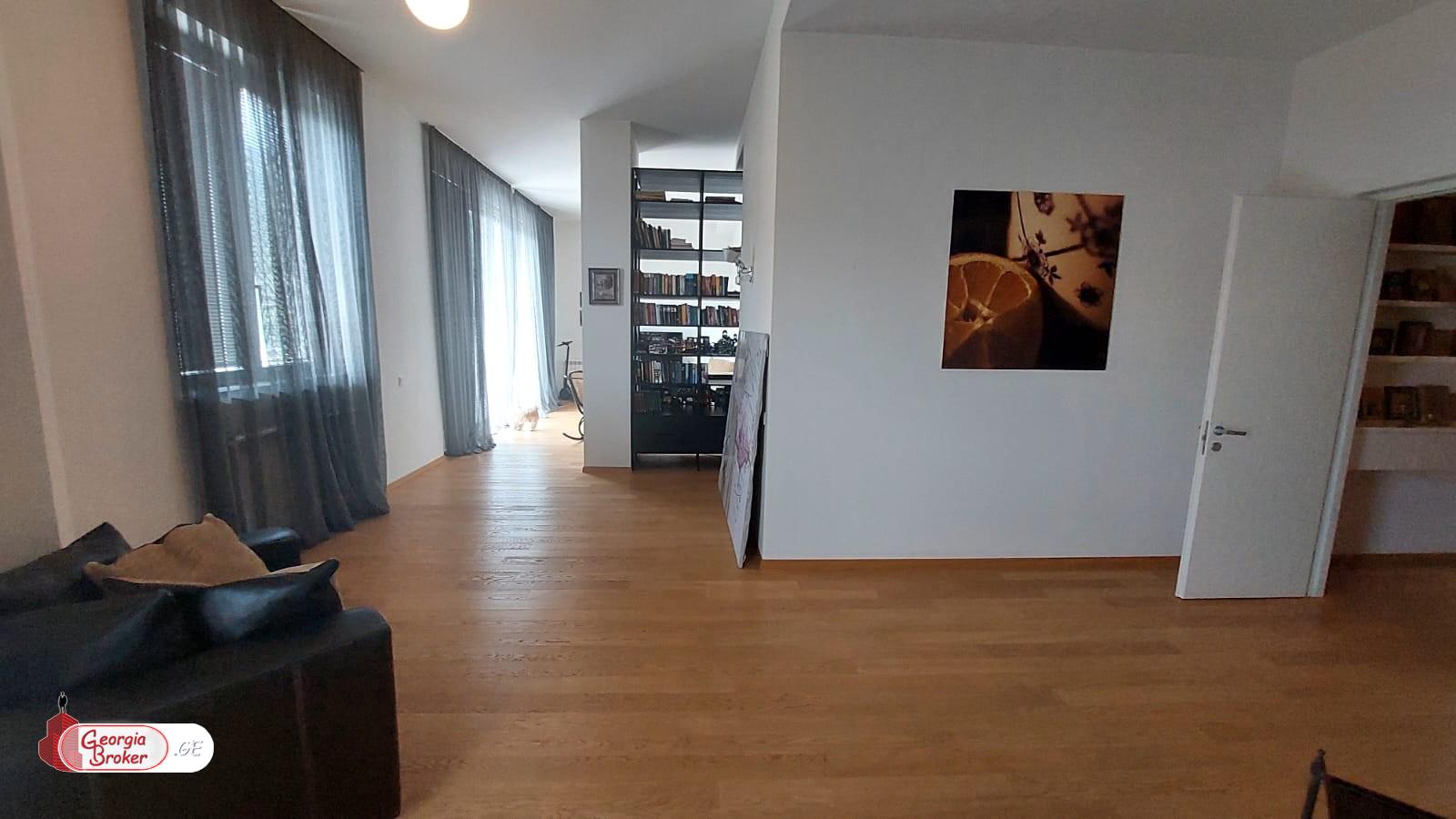 ქირავდება ახალი გარემონტებული 8 ოთახიანი ბინა