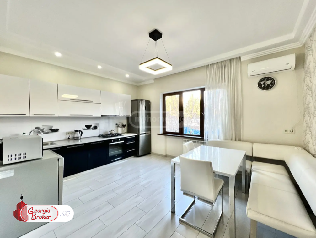 nearly repaired 8-room house for rent