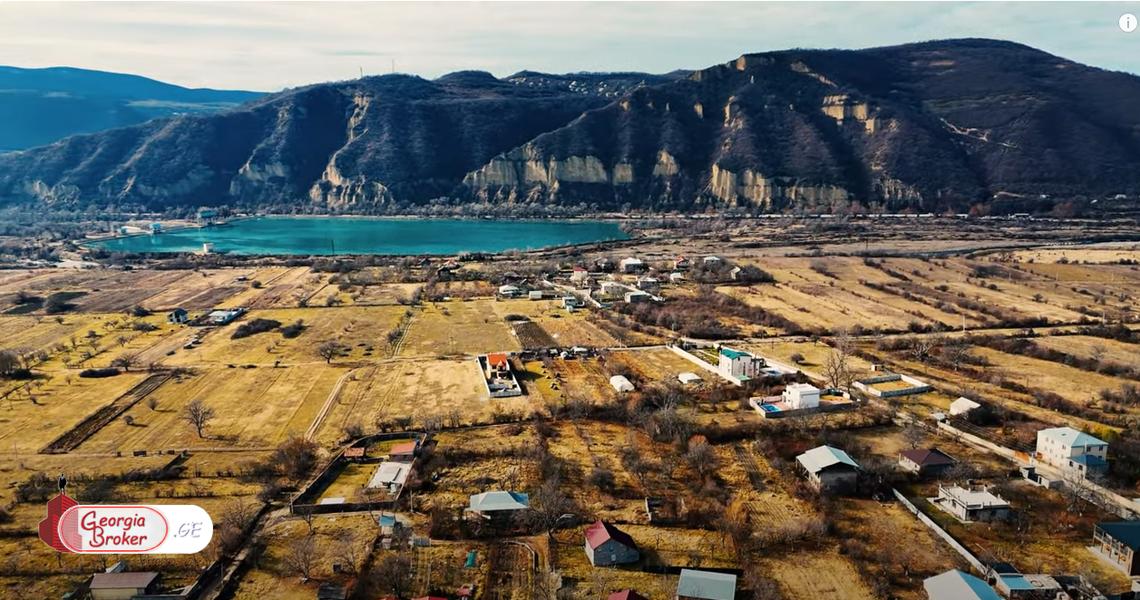 იყიდება ახალი აშენებული 9 ოთახიანი სახლი ბულაჩაურში
