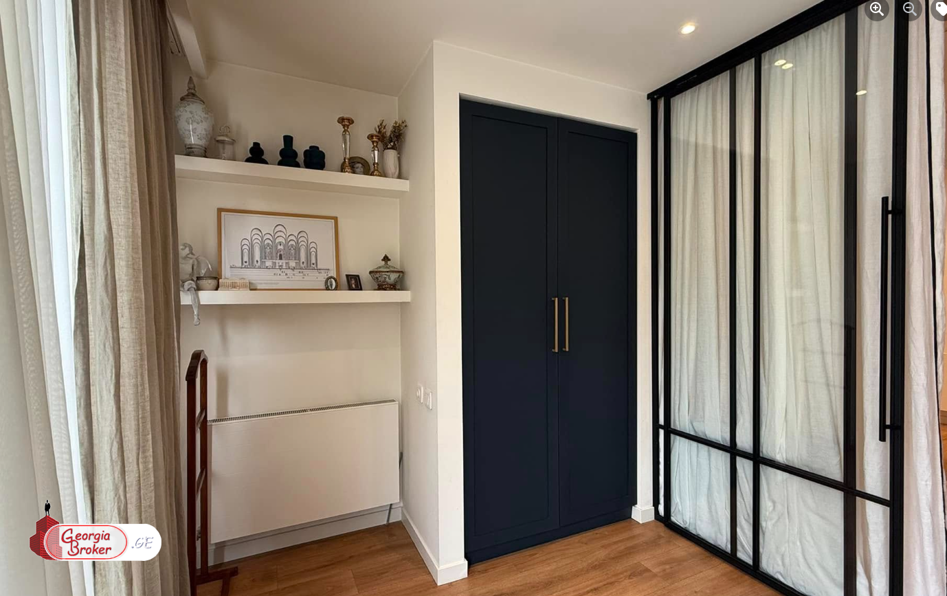 იყიდება ახალი გარემონტებული 4 ოთახიანი ბინა სოლოლაკში