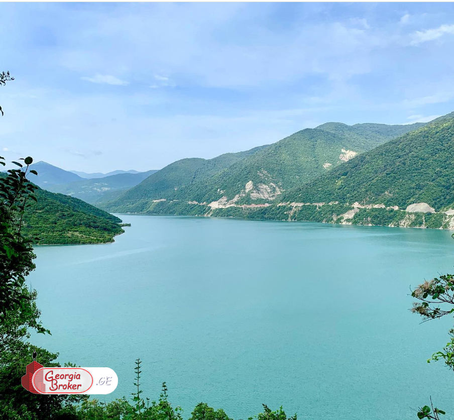 იყიდება ახალი აშენებული 9 ოთახიანი სახლი ბულაჩაურში