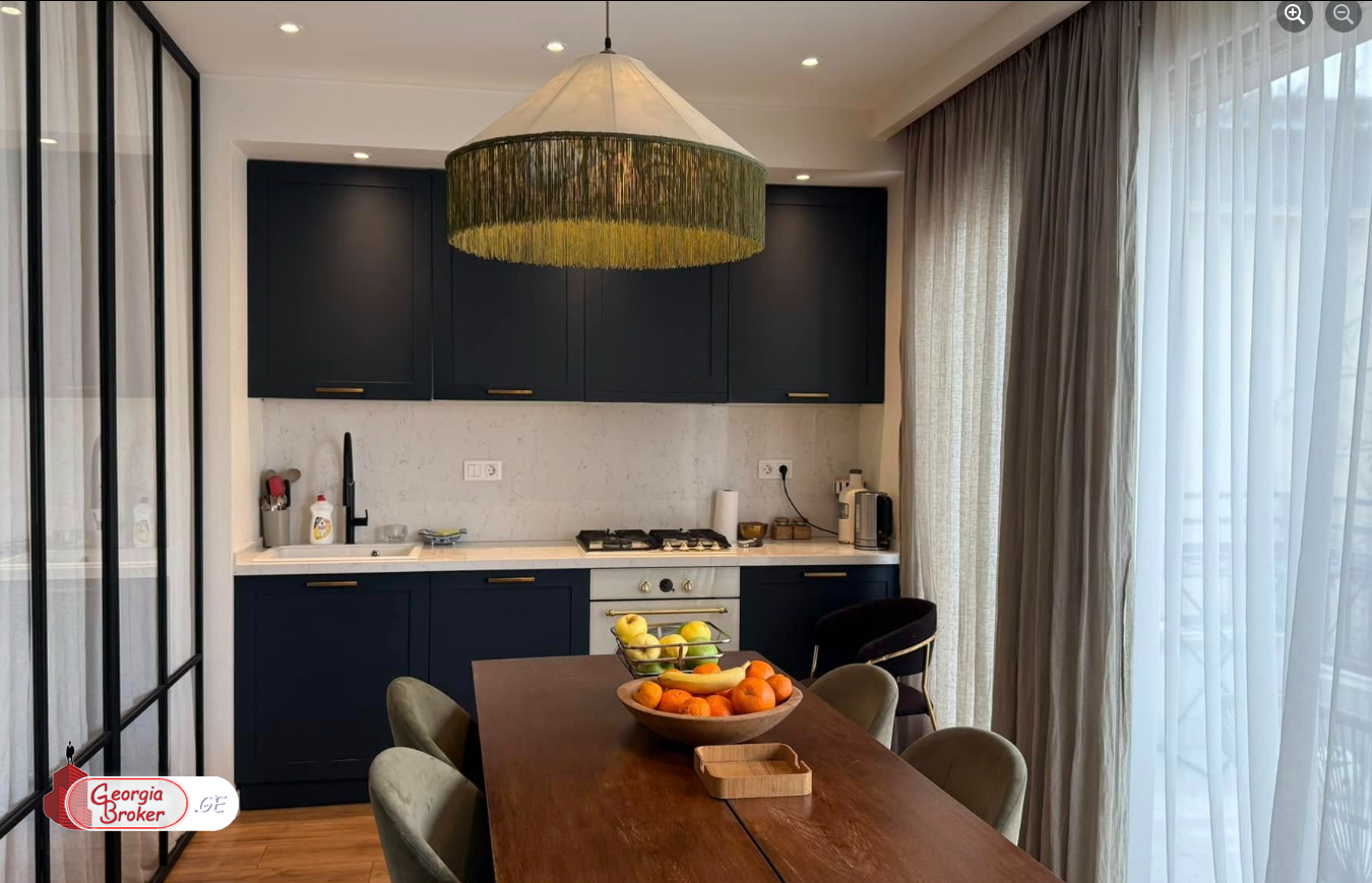 იყიდება ახალი გარემონტებული 4 ოთახიანი ბინა სოლოლაკში