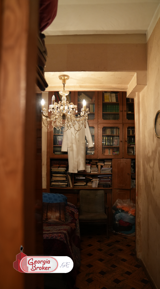 продается офис без ремонта 7-комнат