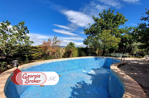 nearly repaired 7-room house for rent