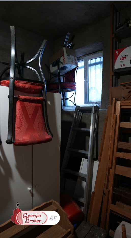 продается офис без ремонта 7-комнат