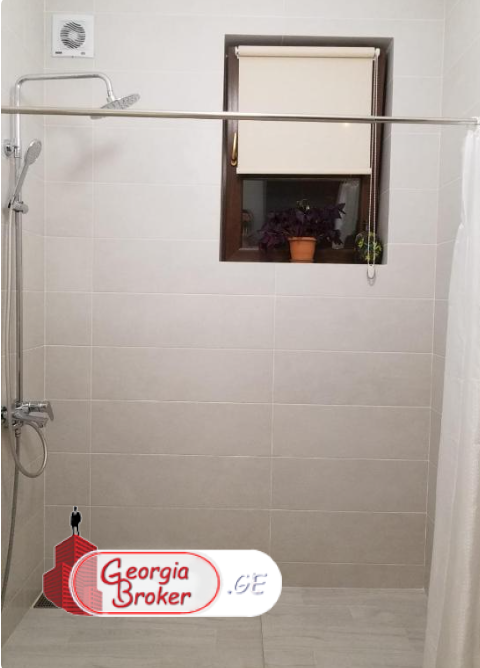 nearly repaired 8-room house for rent