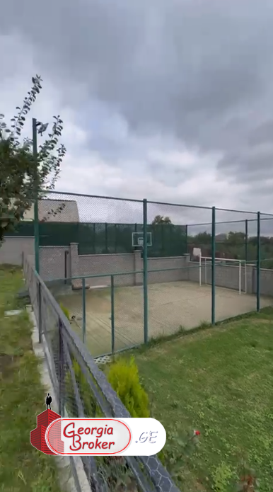 nearly repaired 9-room house for sale