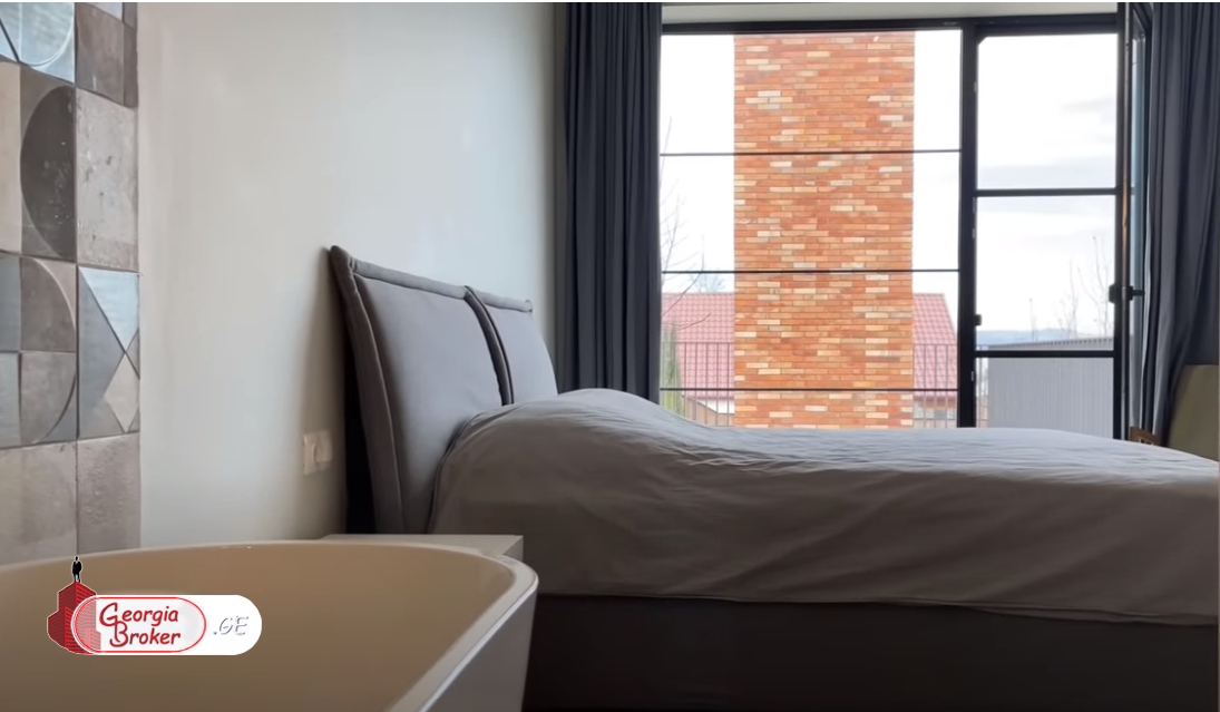 იყიდება ახალი გარემონტებული 6 ოთახიანი სახლი