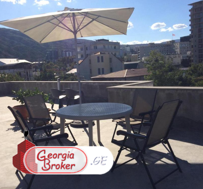 nearly repaired 8-room house for rent