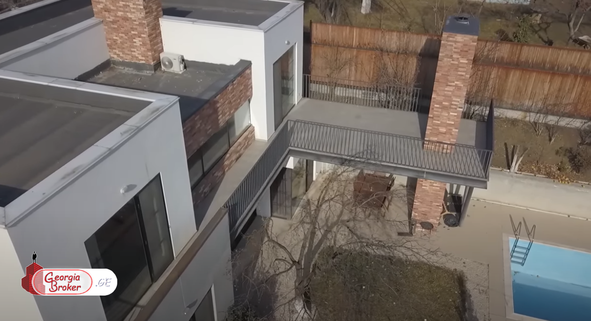 იყიდება ახალი გარემონტებული 6 ოთახიანი სახლი