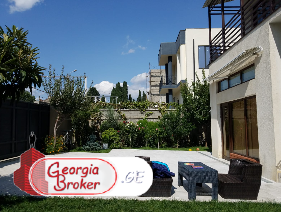 nearly repaired 8-room house for rent