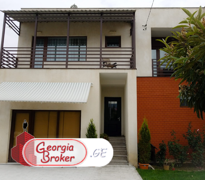 nearly repaired 8-room house for rent