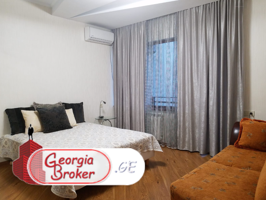 nearly repaired 8-room house for rent