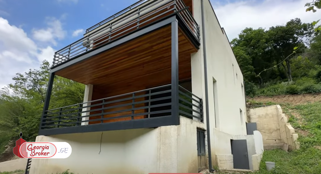 new build 8-room house for sale