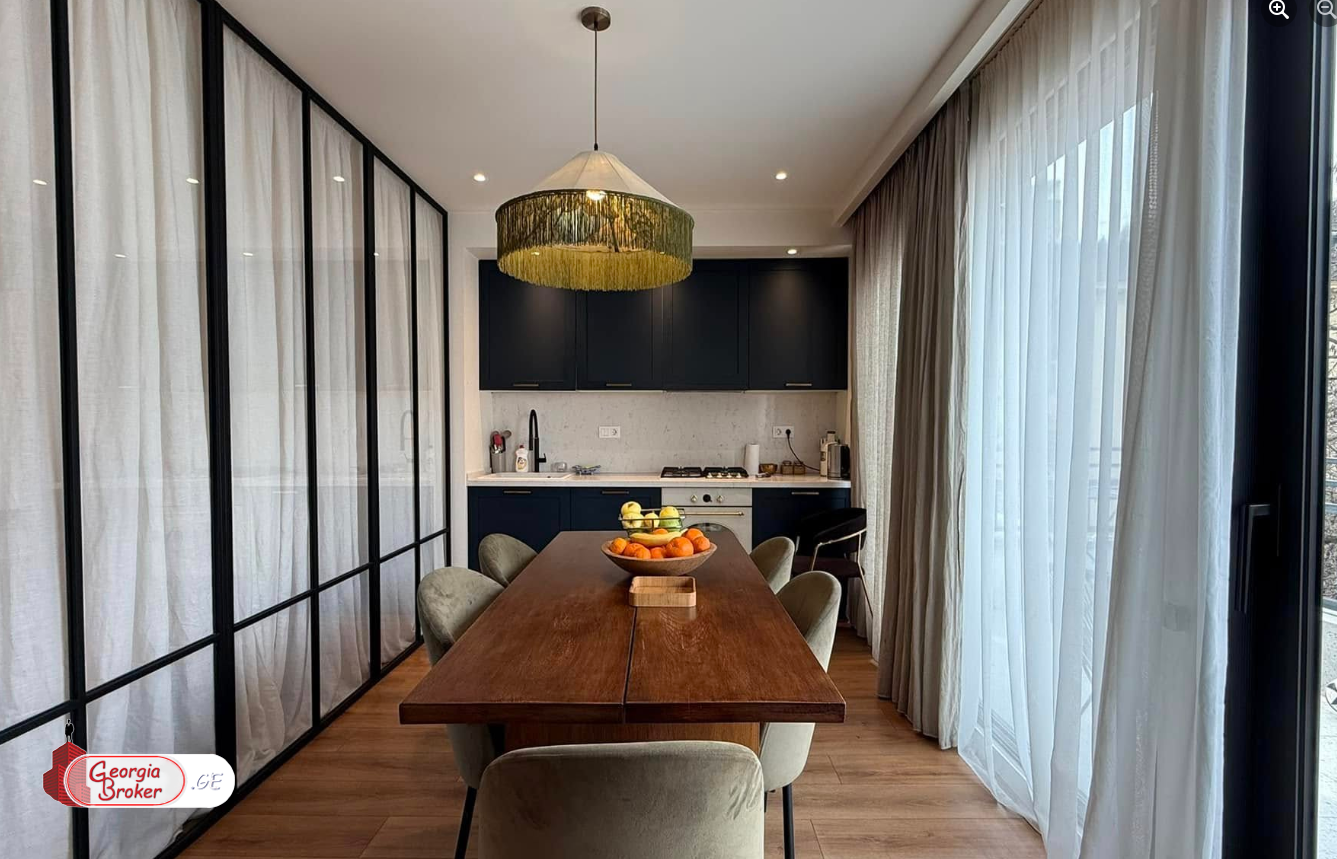 იყიდება ახალი გარემონტებული 4 ოთახიანი ბინა სოლოლაკში