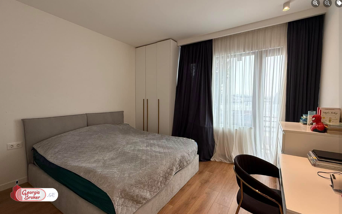 იყიდება ახალი გარემონტებული 4 ოთახიანი ბინა სოლოლაკში