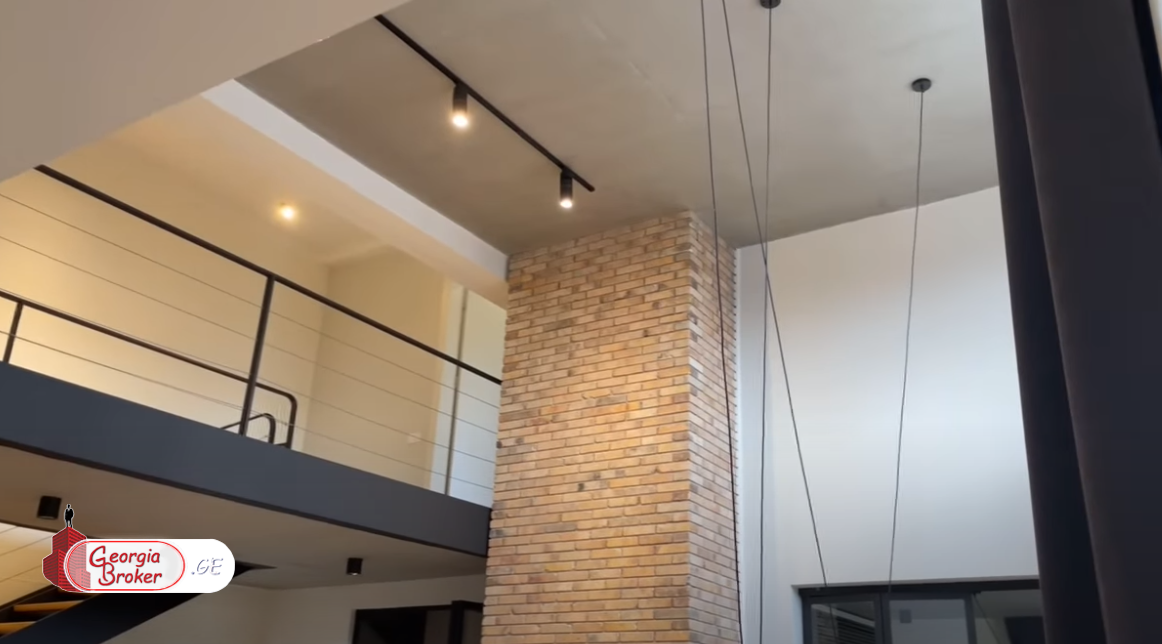 იყიდება ახალი გარემონტებული 6 ოთახიანი სახლი