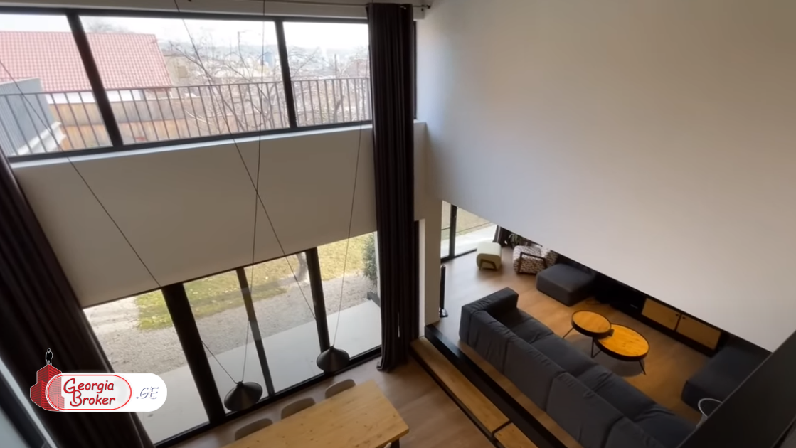 იყიდება ახალი გარემონტებული 6 ოთახიანი სახლი