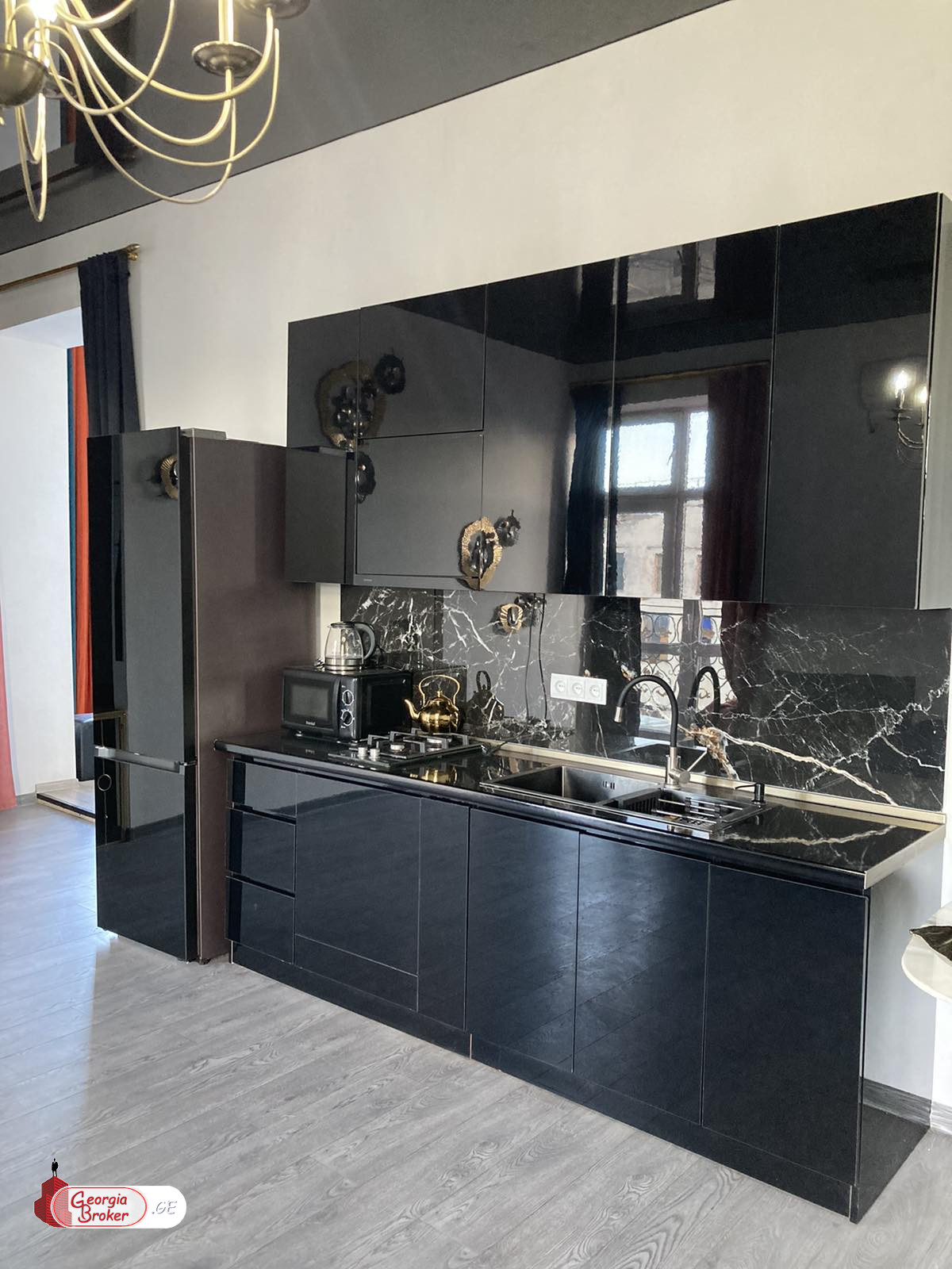 იყიდება ახალი გარემონტებული 4 ოთახიანი ბინა ისანში