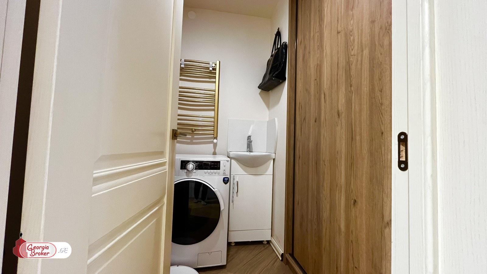 იყიდება ახალი გარემონტებული 3 ოთახიანი ბინა ვაკეში