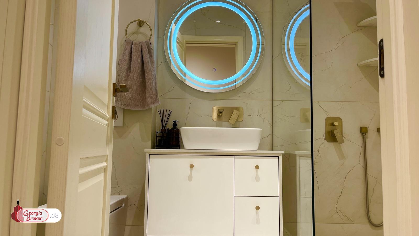 იყიდება ახალი გარემონტებული 3 ოთახიანი ბინა  ვაკეში