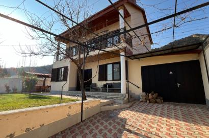 იყიდება ახალი გარემონტებული 6 ოთახიანი აგარაკი მცხეთაში