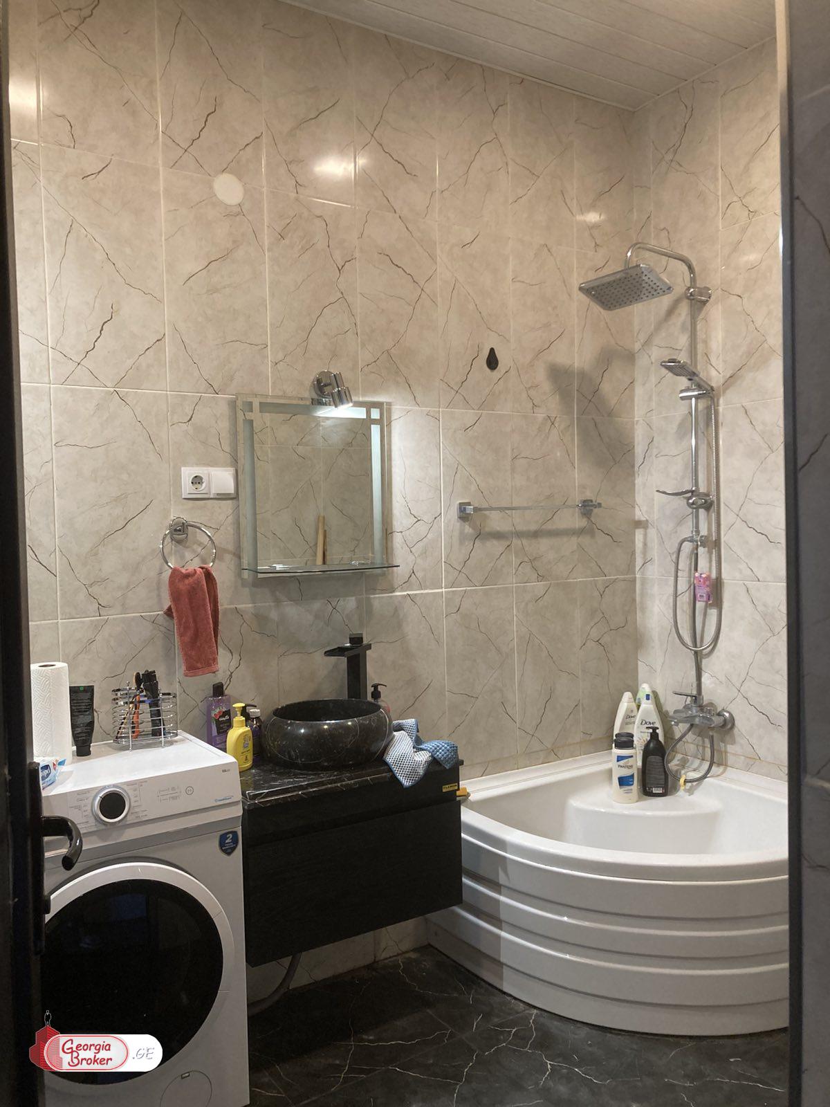 იყიდება ახალი გარემონტებული 4 ოთახიანი ბინა ისანში