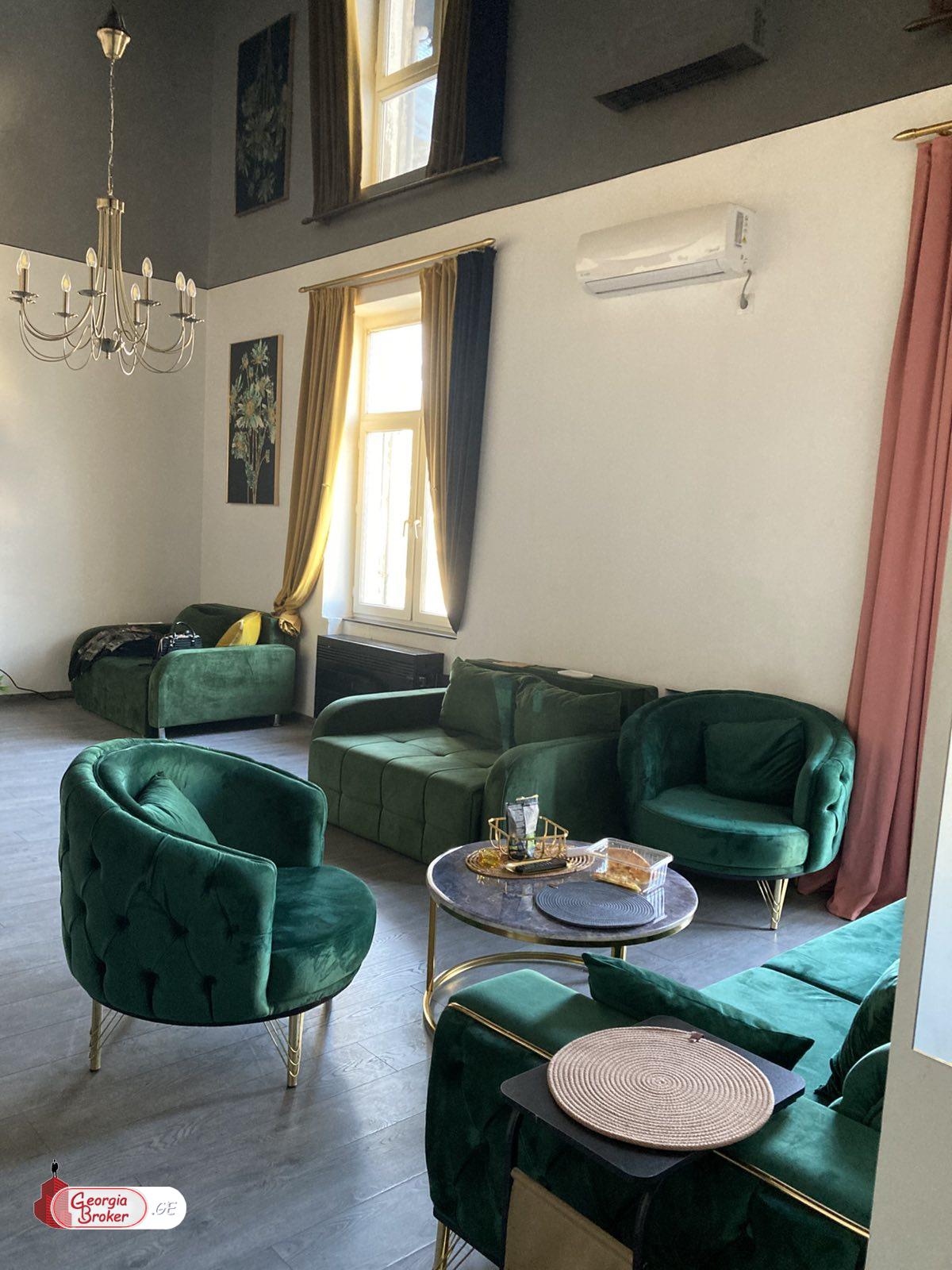 продается квартира с новым ремонтом 4-комнаты