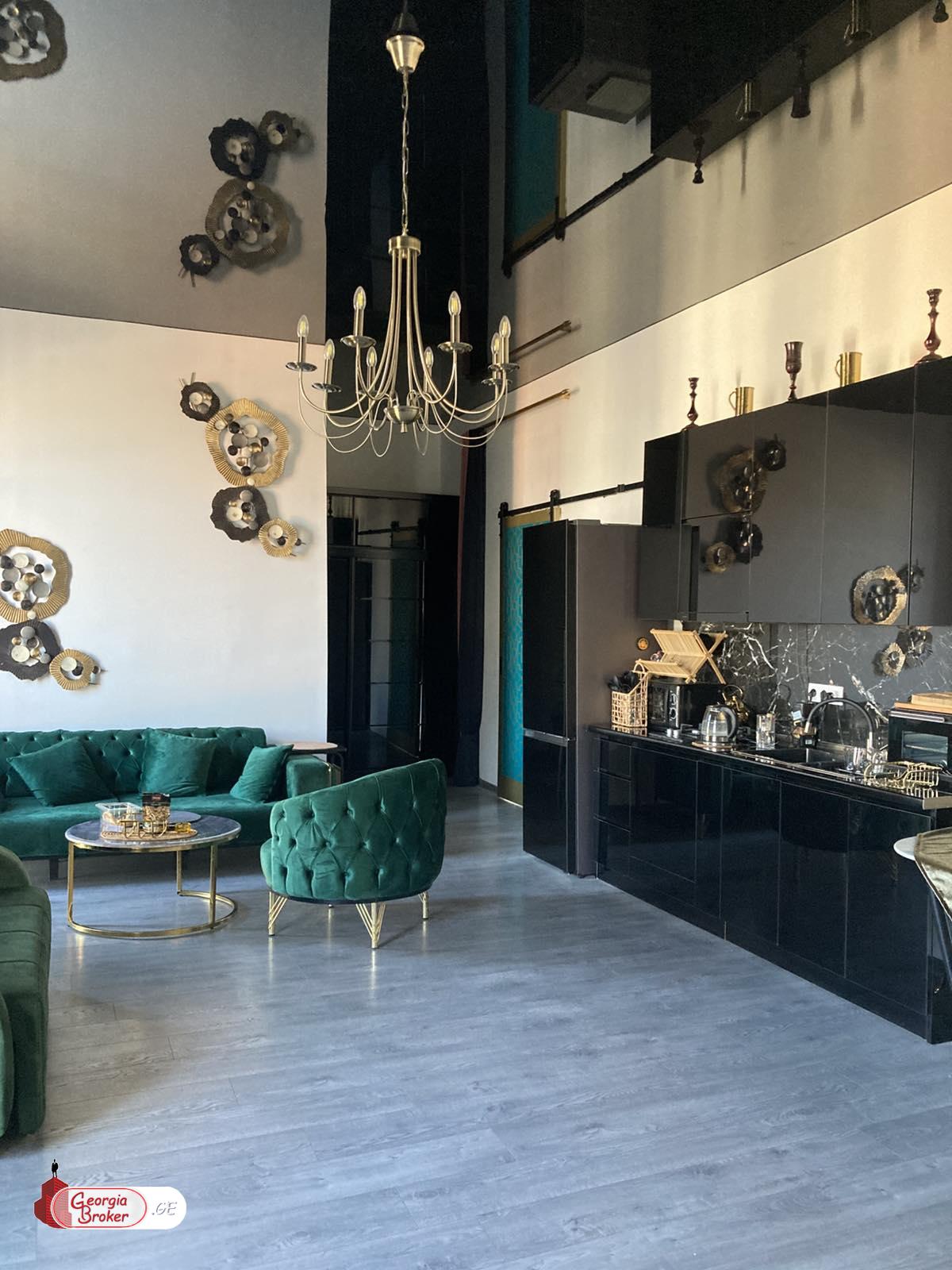 продается квартира с новым ремонтом 4-комнаты