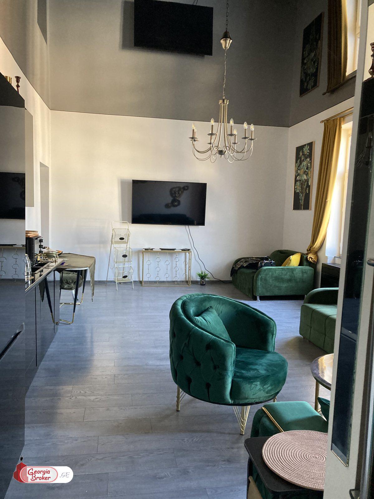 продается квартира с новым ремонтом 4-комнаты