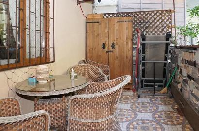 იყიდება ახალი გარემონტებული 4 ოთახიანი ბინა მრგვალ ბაღთან,  ვაკეში.