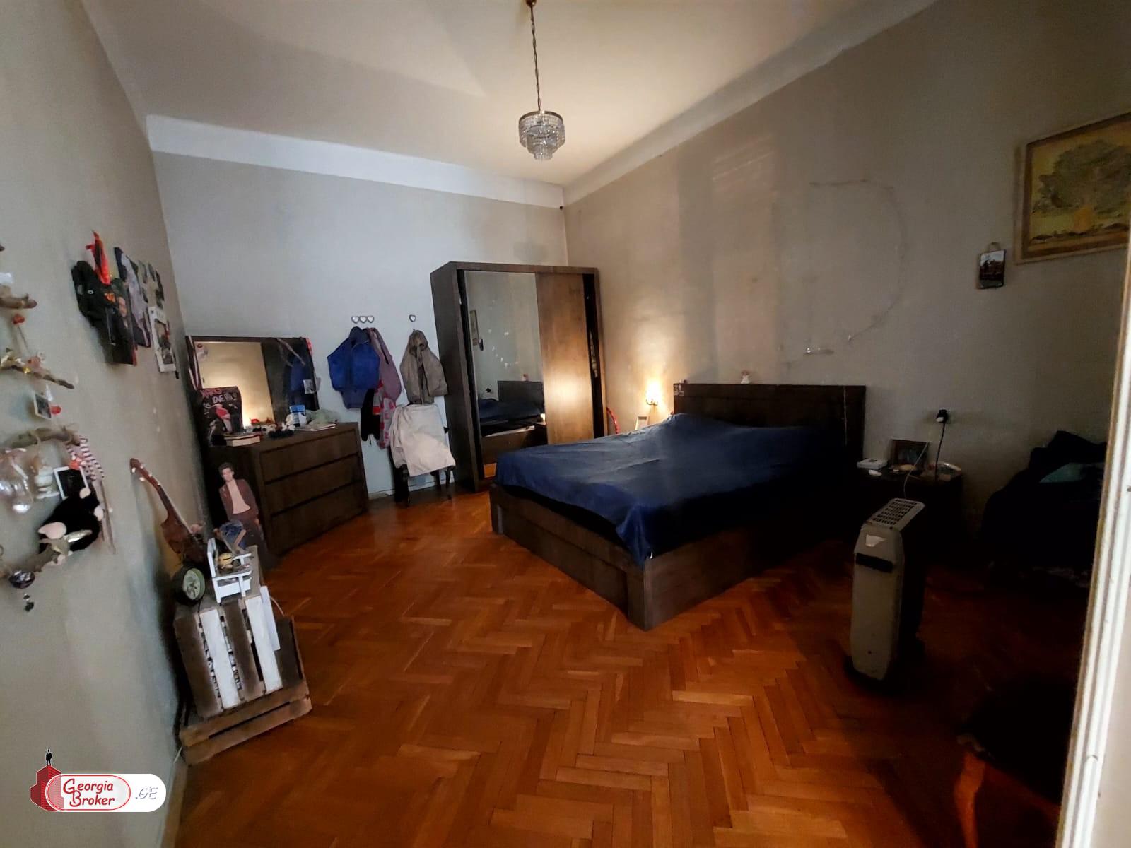 იყიდება სარემონტო საოფისე ფართი