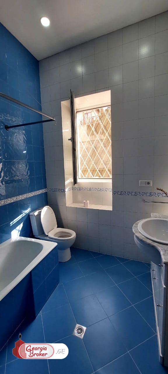 იყიდება ახალი გარემონტებული 7 ოთახიანი ბინა მთაწმინდაზე