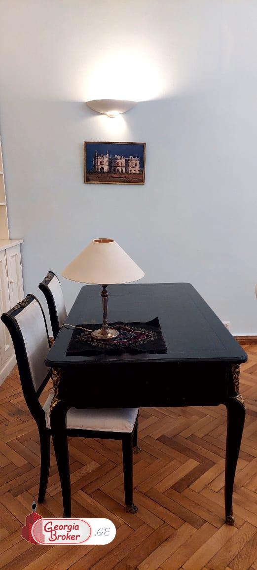 იყიდება ახალი გარემონტებული 7 ოთახიანი ბინა მთაწმინდაზე