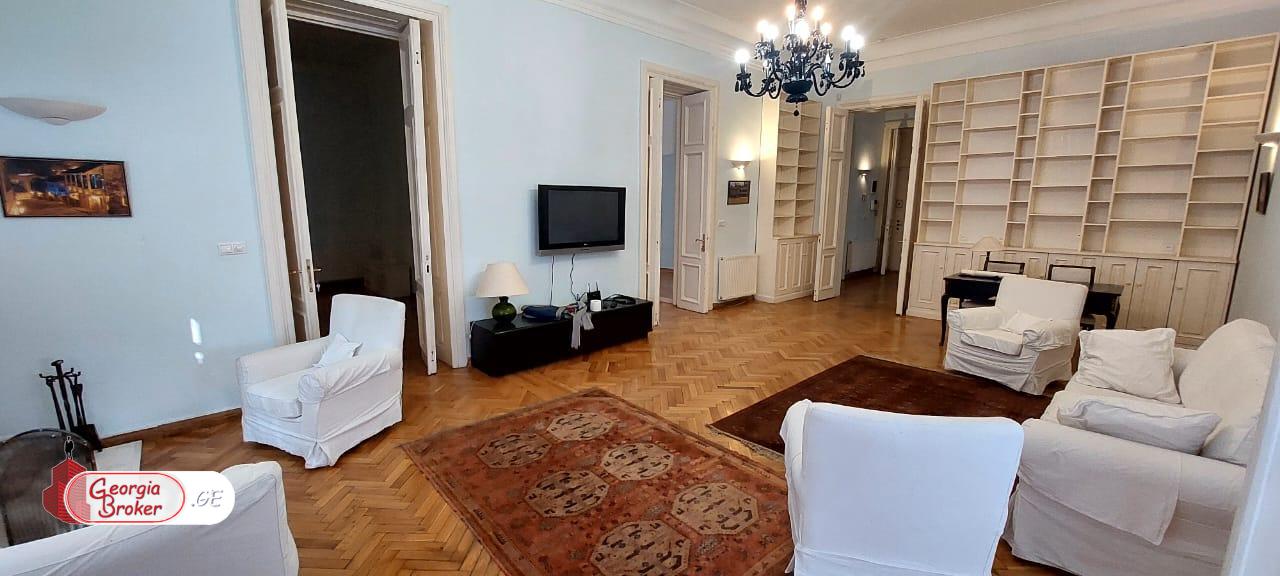 იყიდება ახალი გარემონტებული 7 ოთახიანი ბინა მთაწმინდაზე