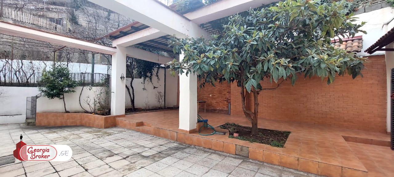 იყიდება ახალი გარემონტებული 7 ოთახიანი ბინა მთაწმინდაზე