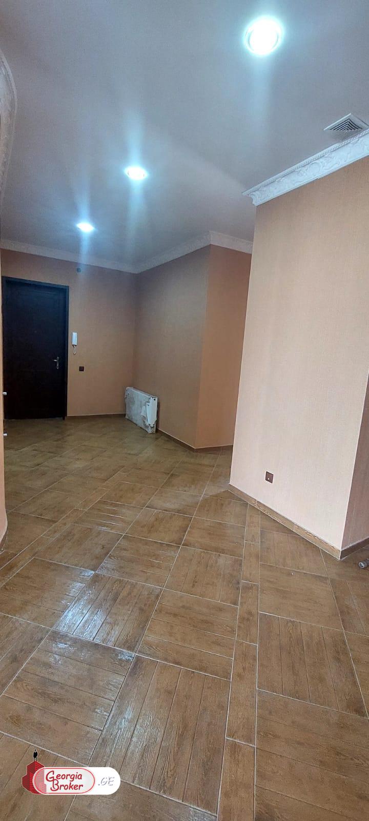 nearly repaired 6-room apartment for sale